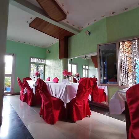 Tchatcha Hotel Yaoundé Buitenkant foto