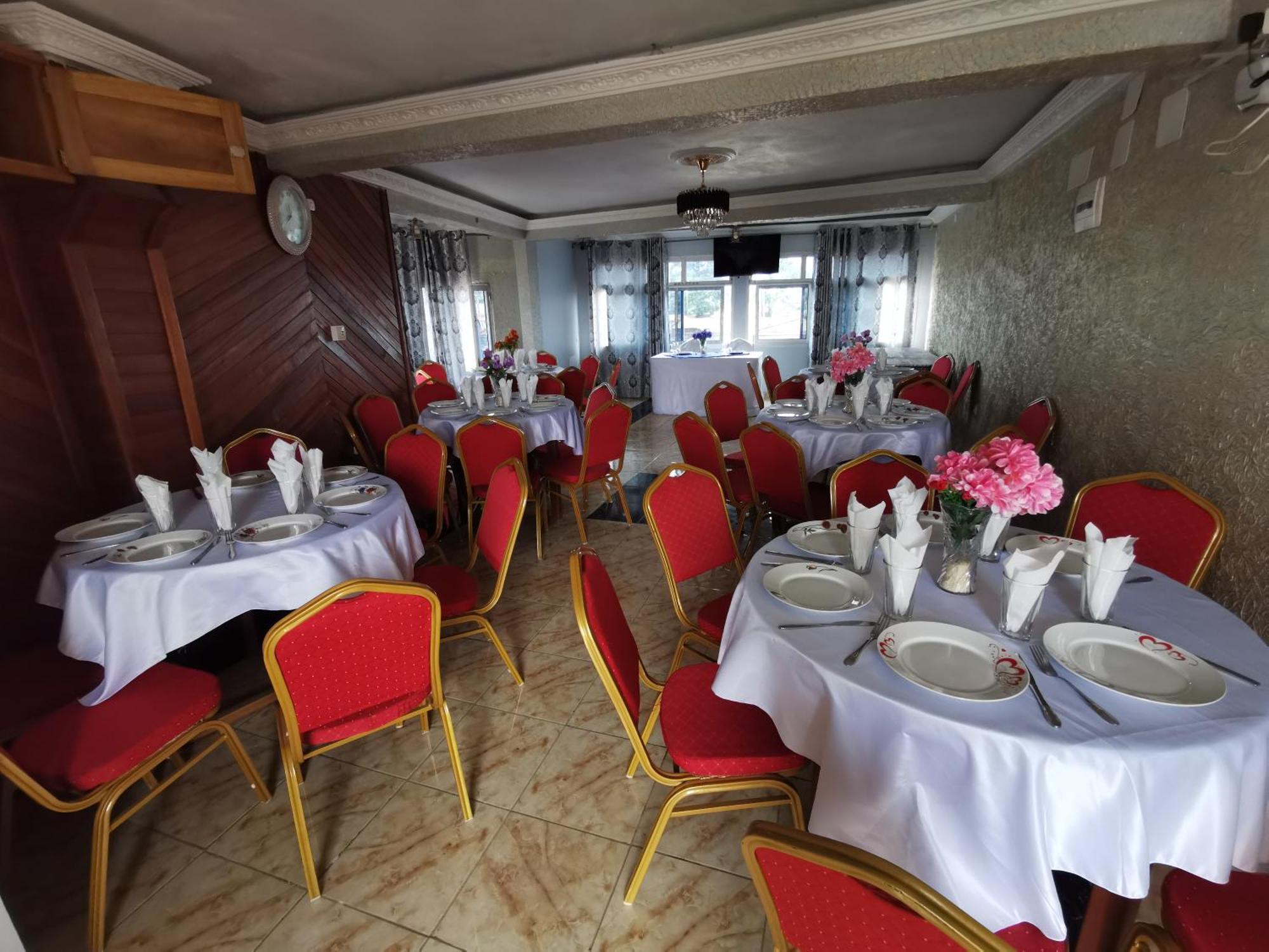 Tchatcha Hotel Yaoundé Buitenkant foto