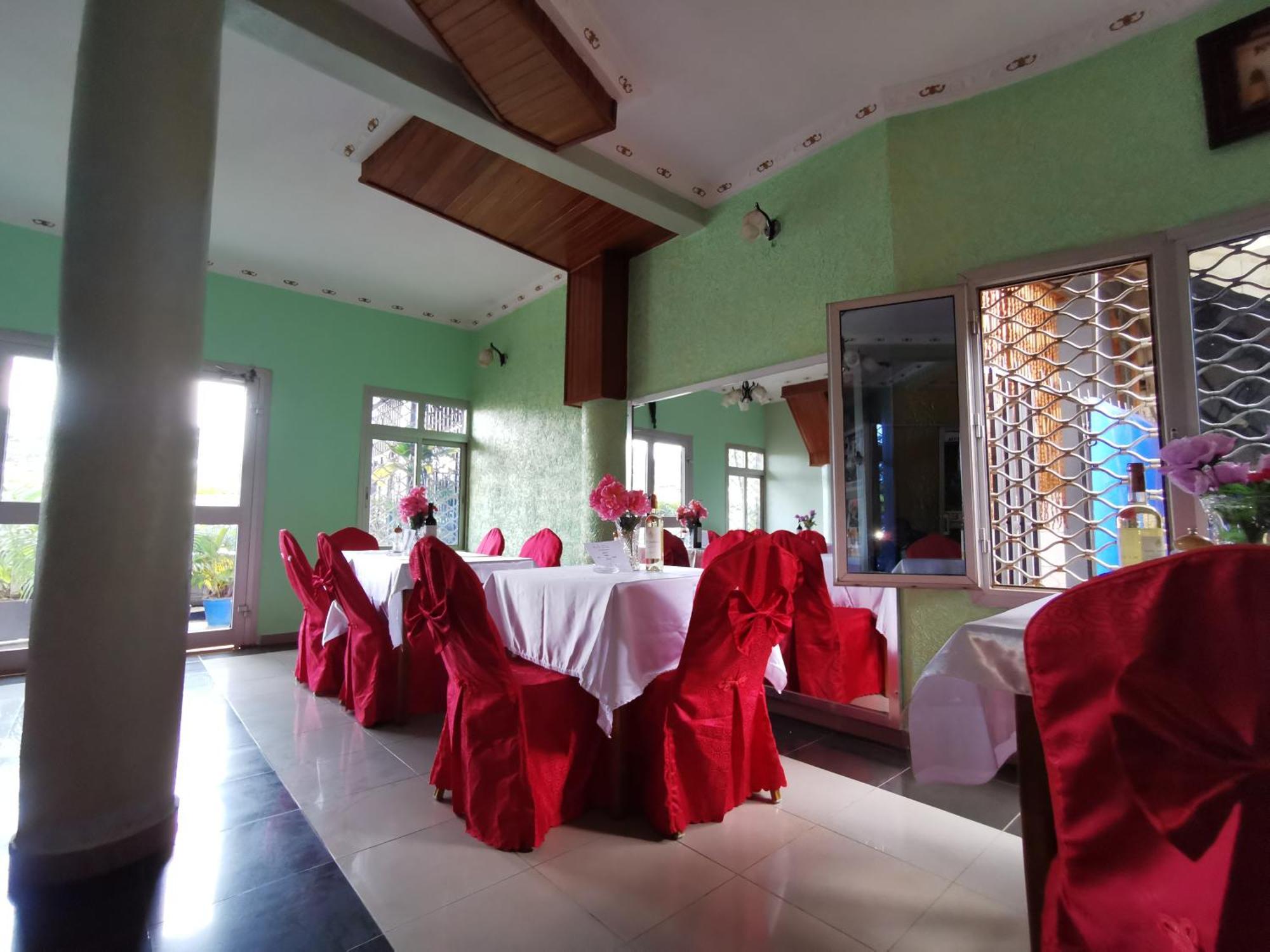 Tchatcha Hotel Yaoundé Buitenkant foto