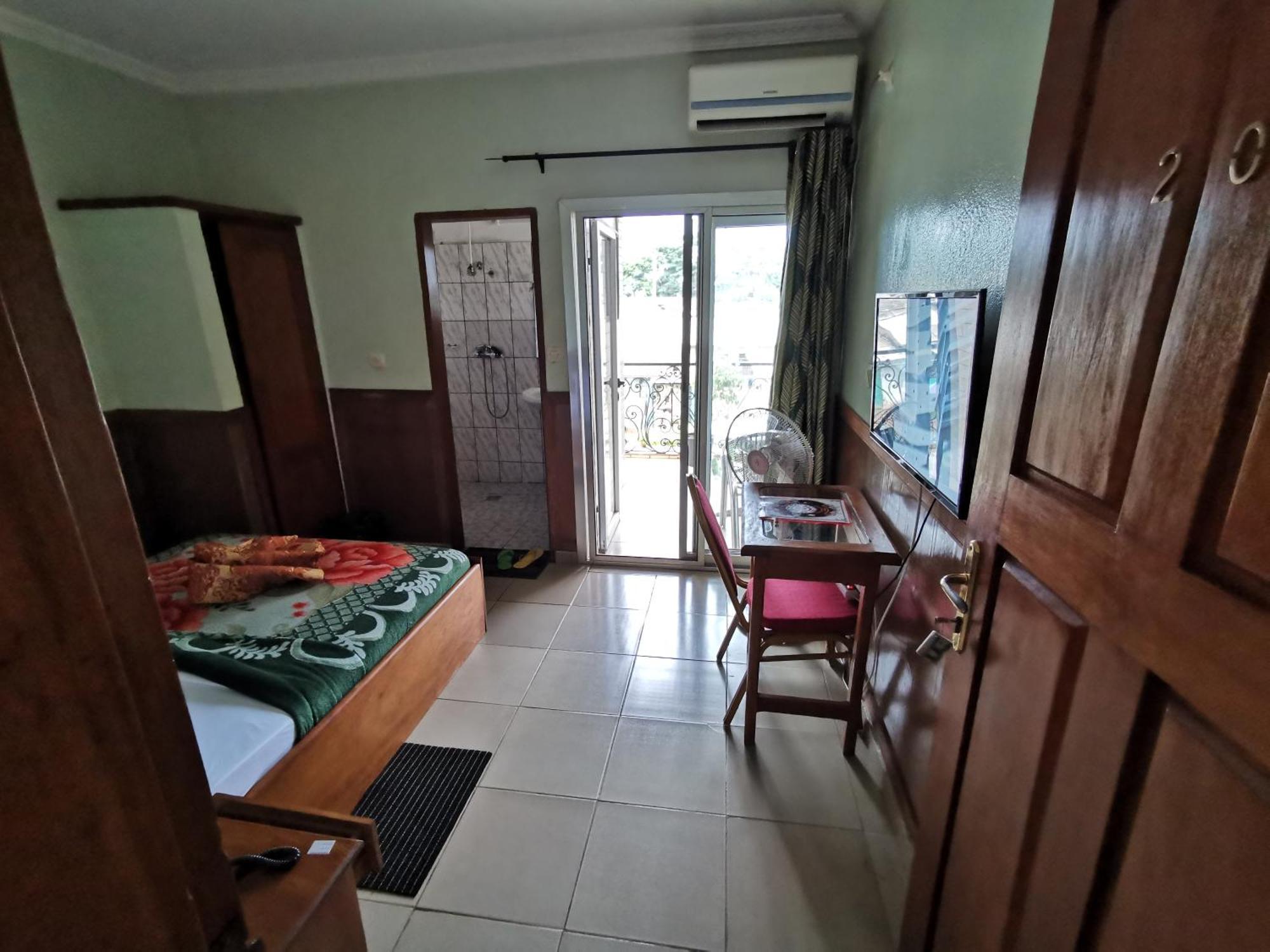 Tchatcha Hotel Yaoundé Buitenkant foto