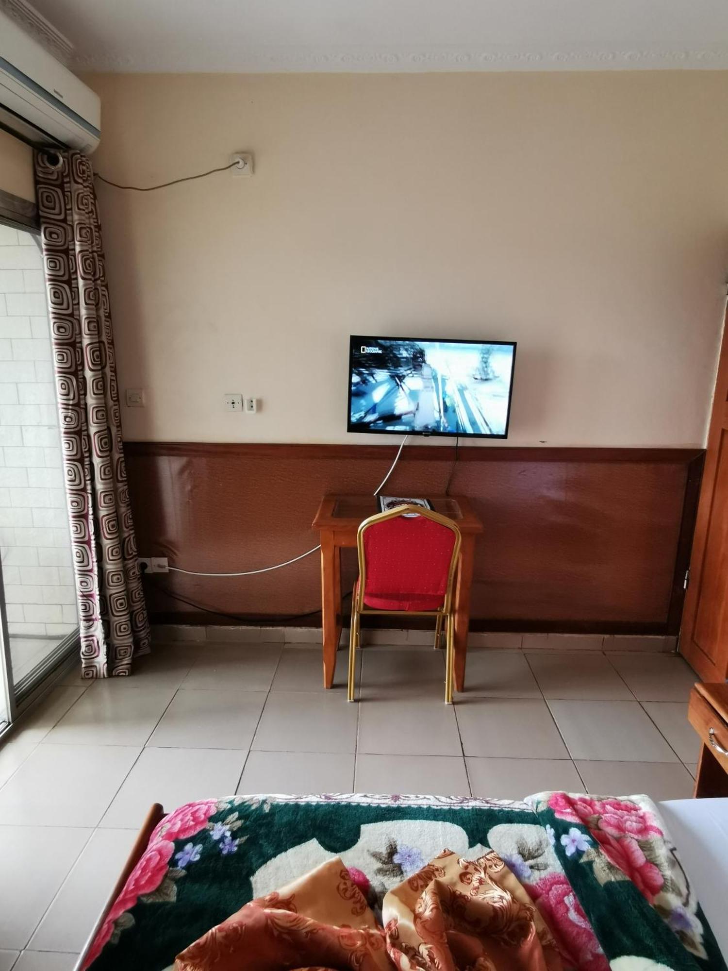 Tchatcha Hotel Yaoundé Buitenkant foto
