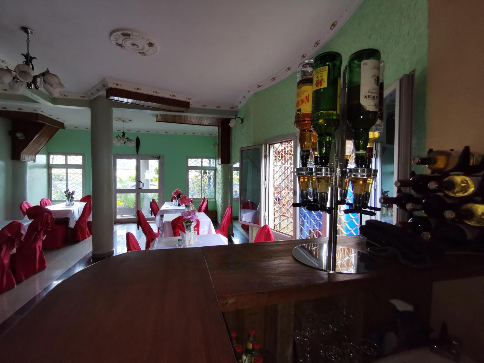 Tchatcha Hotel Yaoundé Buitenkant foto