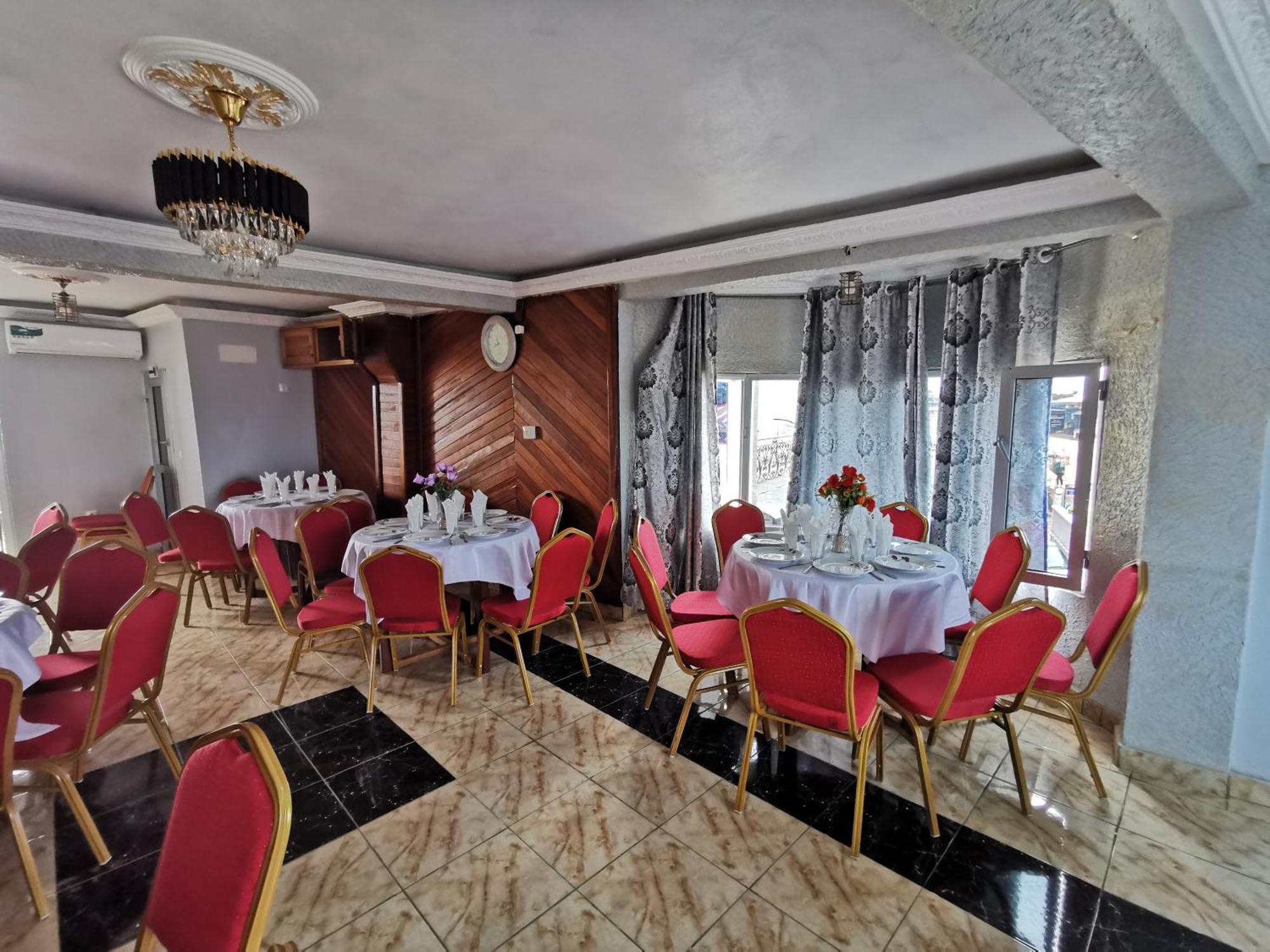 Tchatcha Hotel Yaoundé Buitenkant foto