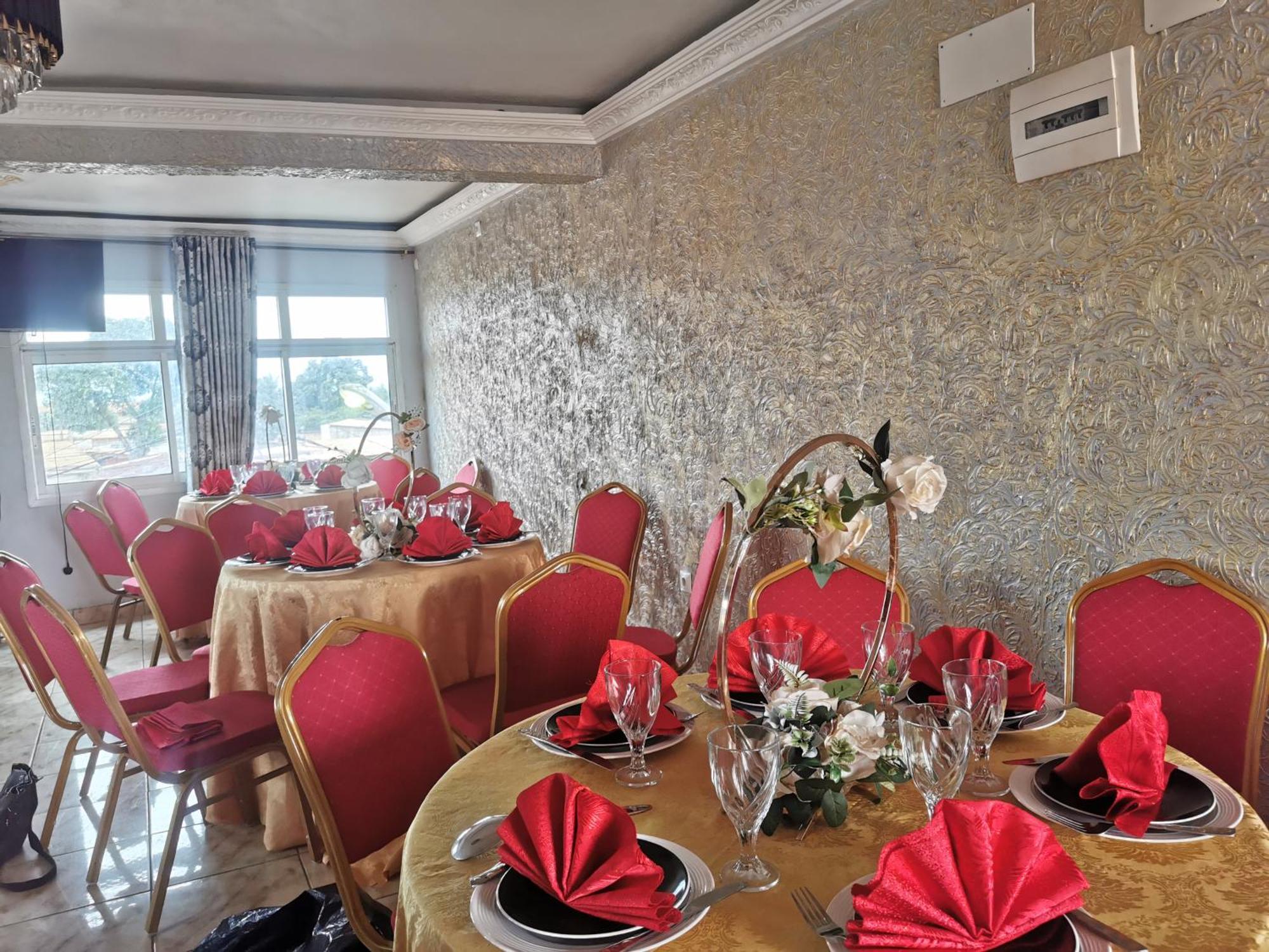 Tchatcha Hotel Yaoundé Buitenkant foto