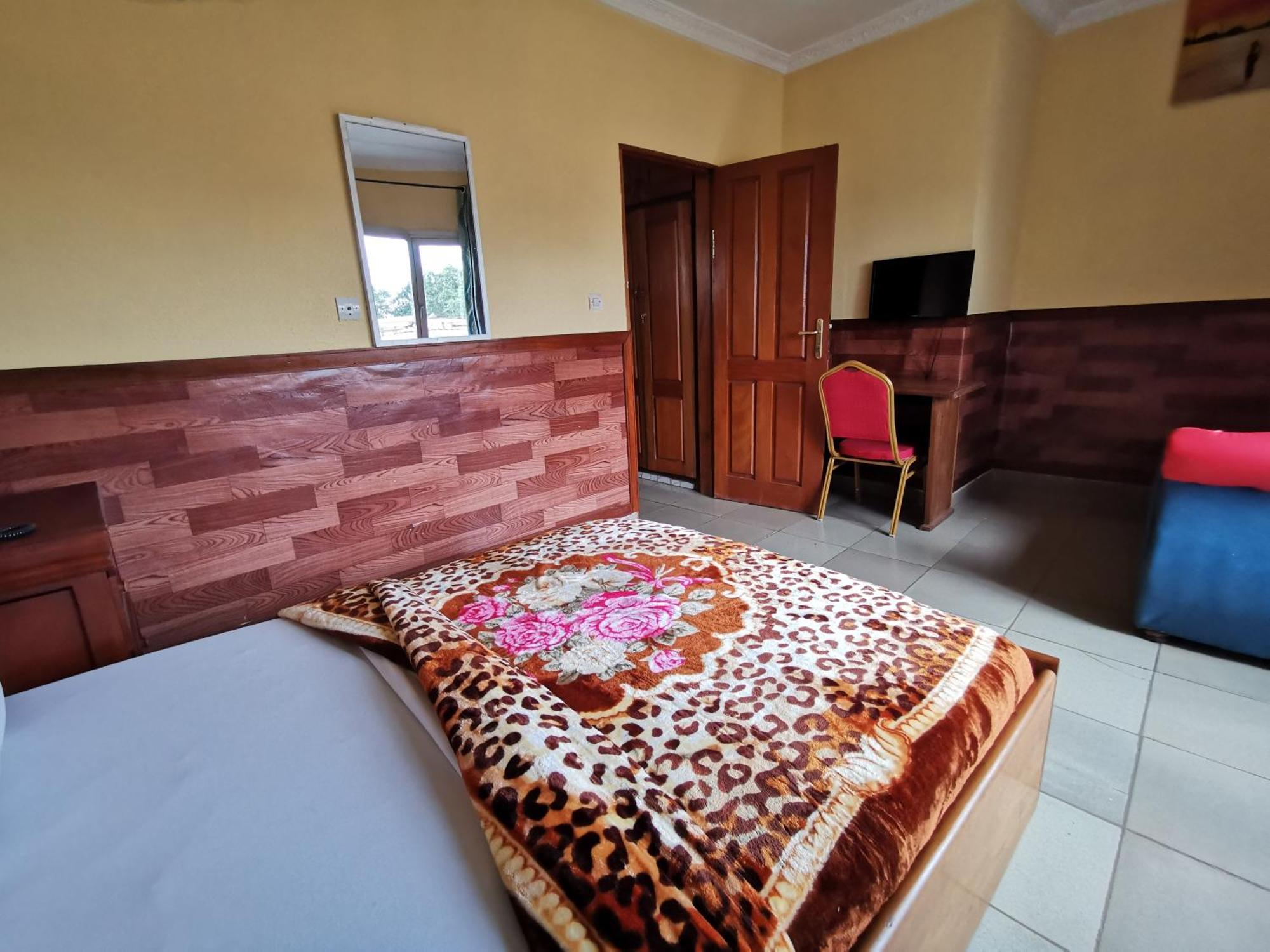 Tchatcha Hotel Yaoundé Buitenkant foto