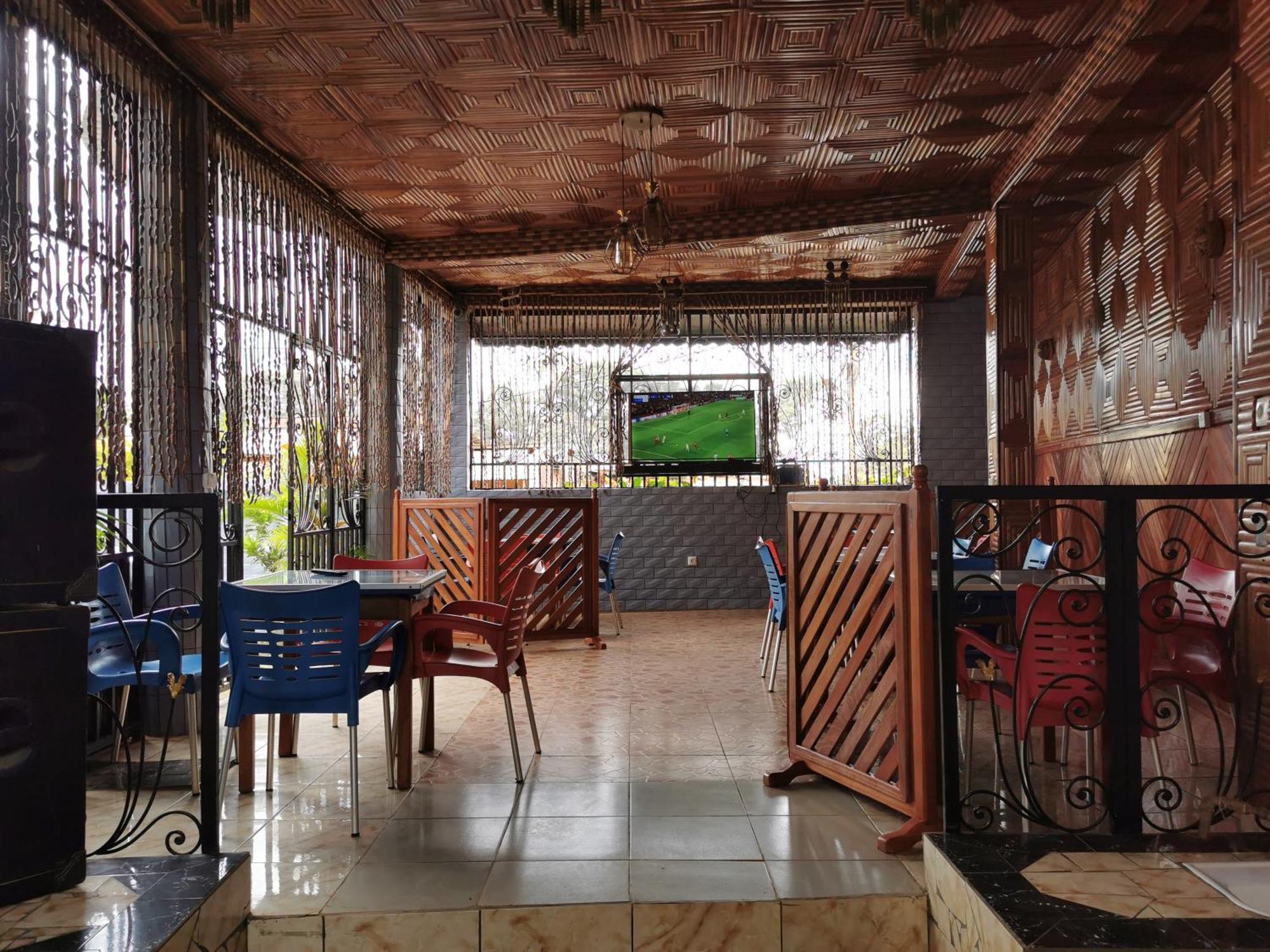 Tchatcha Hotel Yaoundé Buitenkant foto