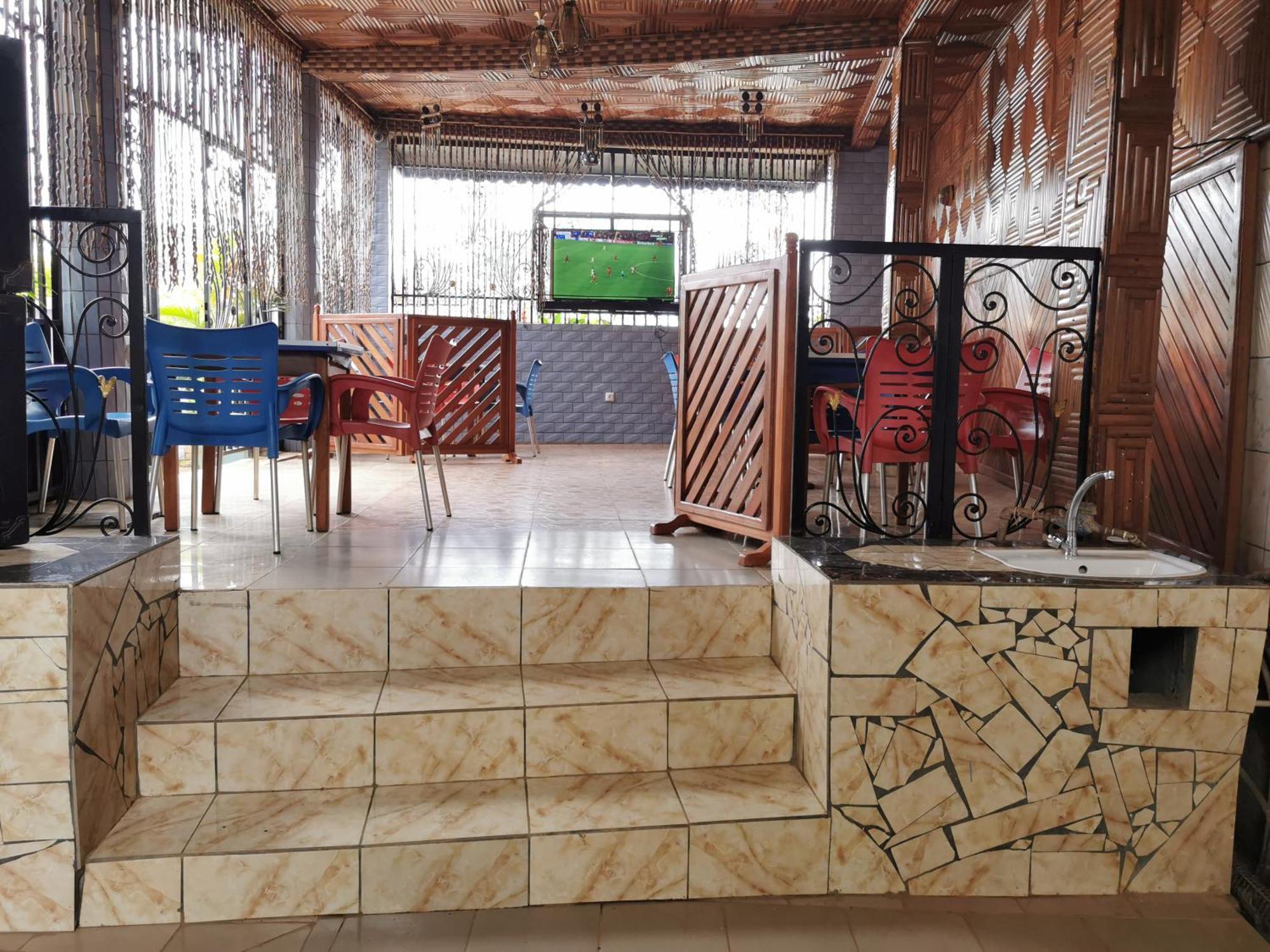 Tchatcha Hotel Yaoundé Buitenkant foto