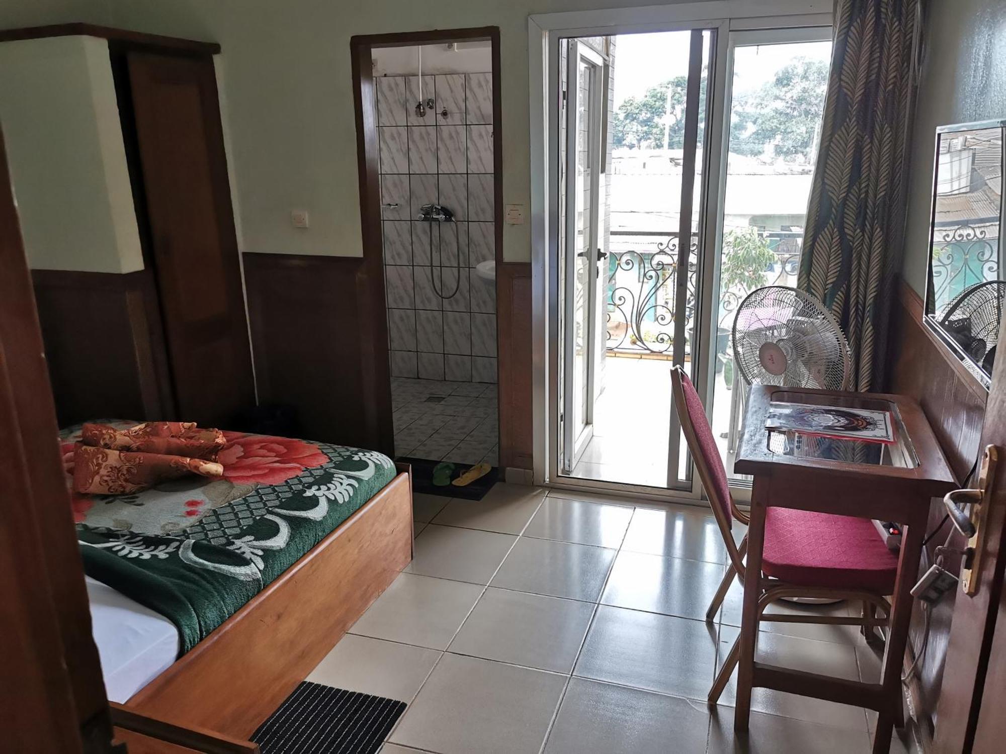 Tchatcha Hotel Yaoundé Buitenkant foto