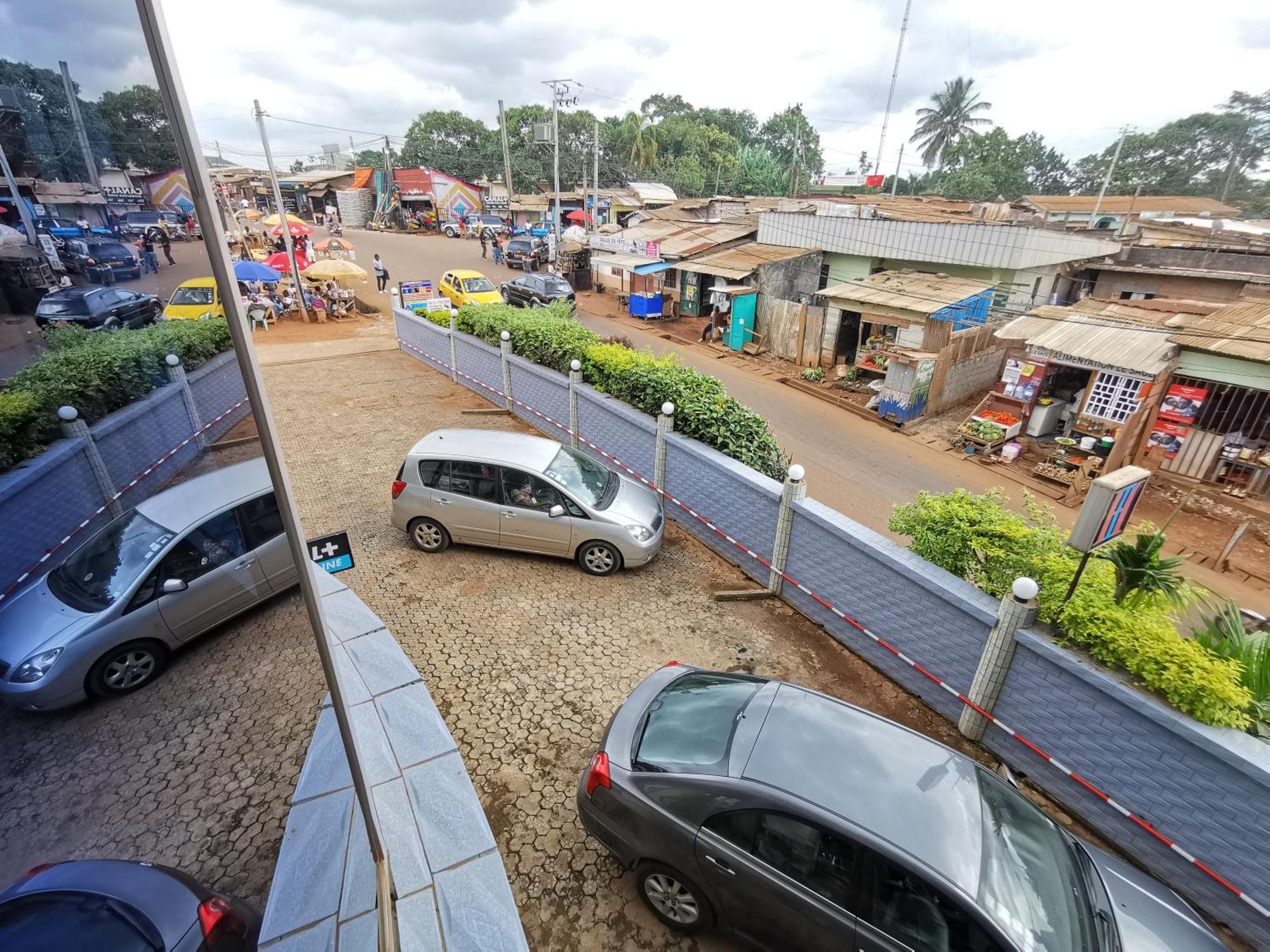 Tchatcha Hotel Yaoundé Buitenkant foto