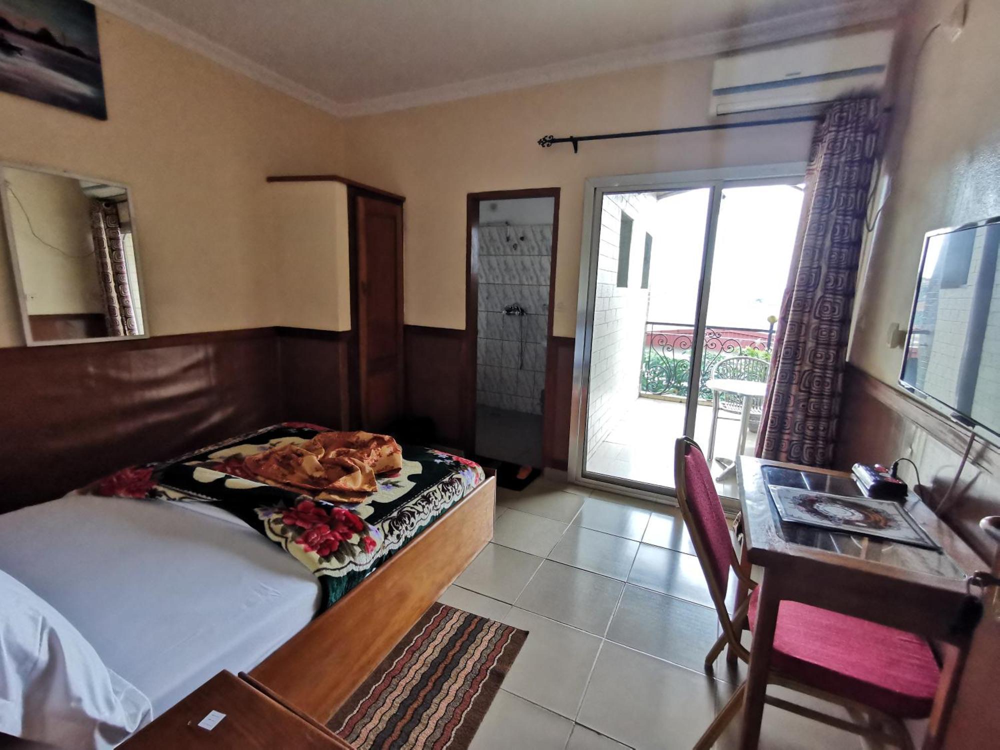 Tchatcha Hotel Yaoundé Buitenkant foto