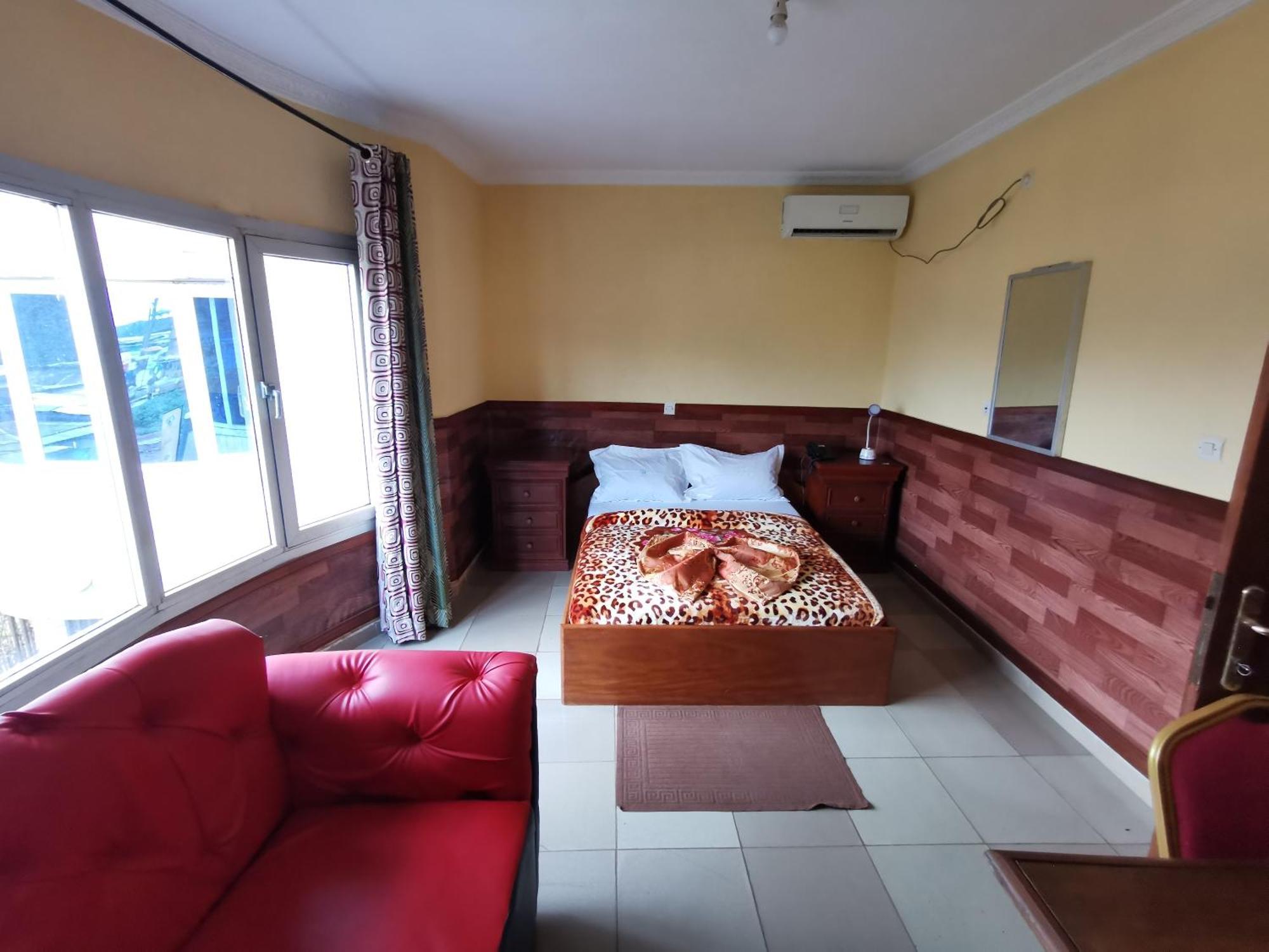Tchatcha Hotel Yaoundé Buitenkant foto
