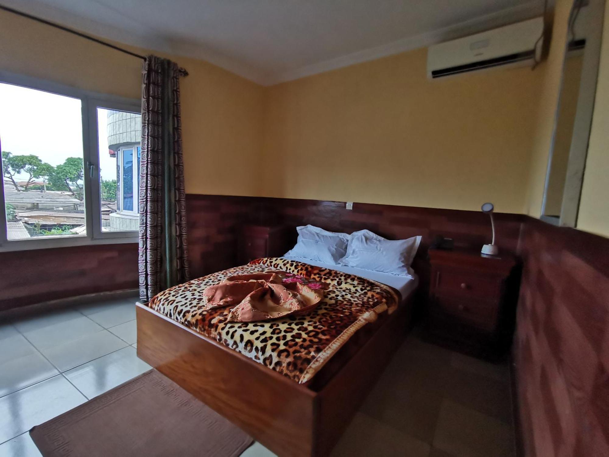 Tchatcha Hotel Yaoundé Buitenkant foto