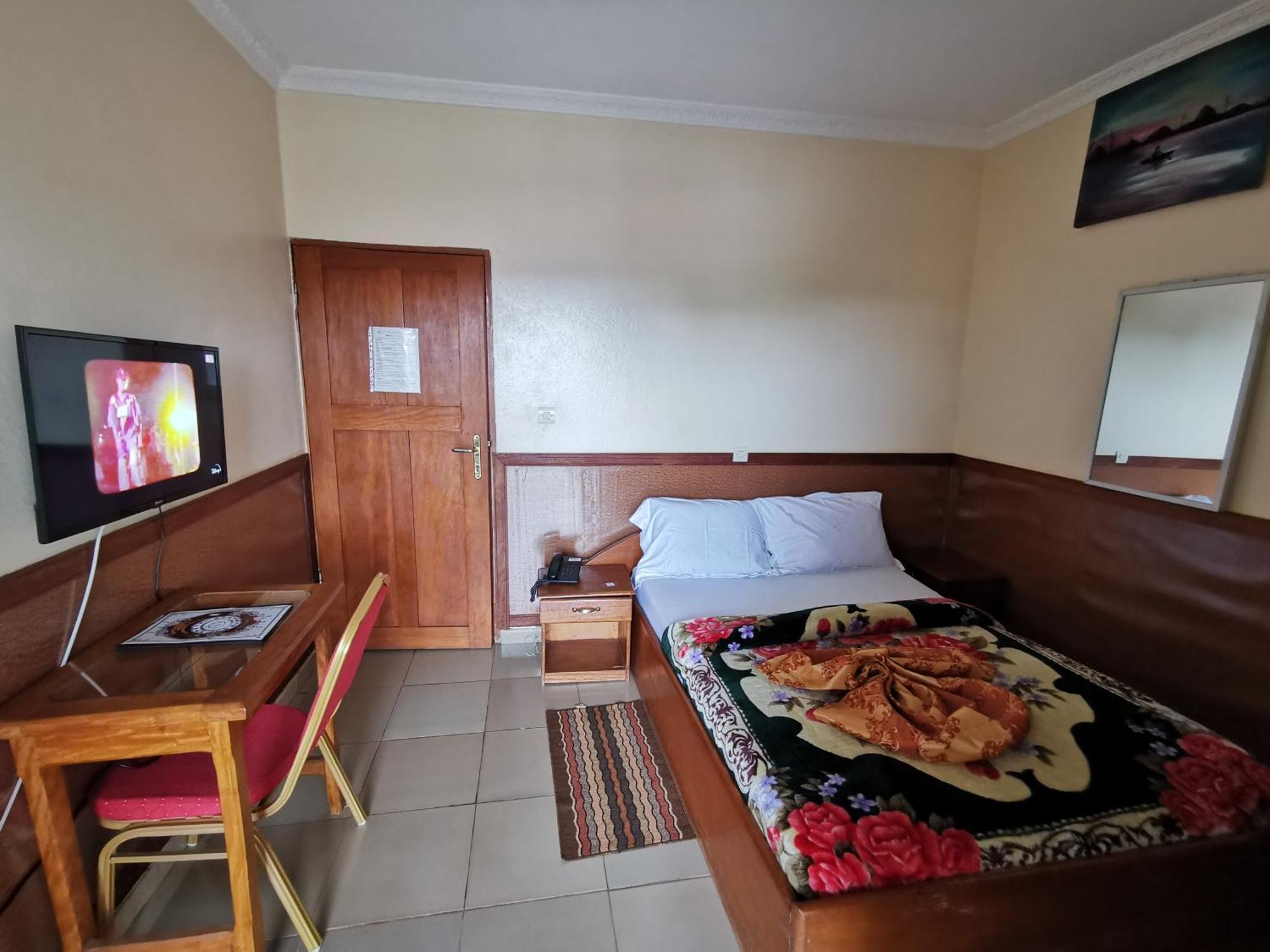 Tchatcha Hotel Yaoundé Buitenkant foto